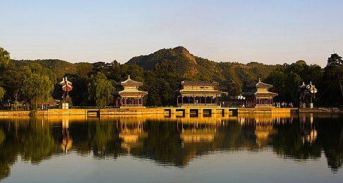 休闲经营模拟游戏《炼金术师商店模拟器》现已在斯特安平台推出试玩Demo